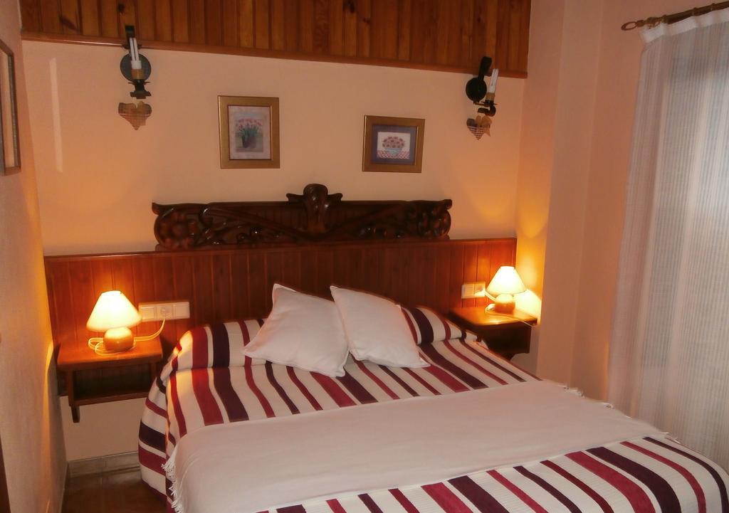 Cal Reus Guest House Ger Room photo