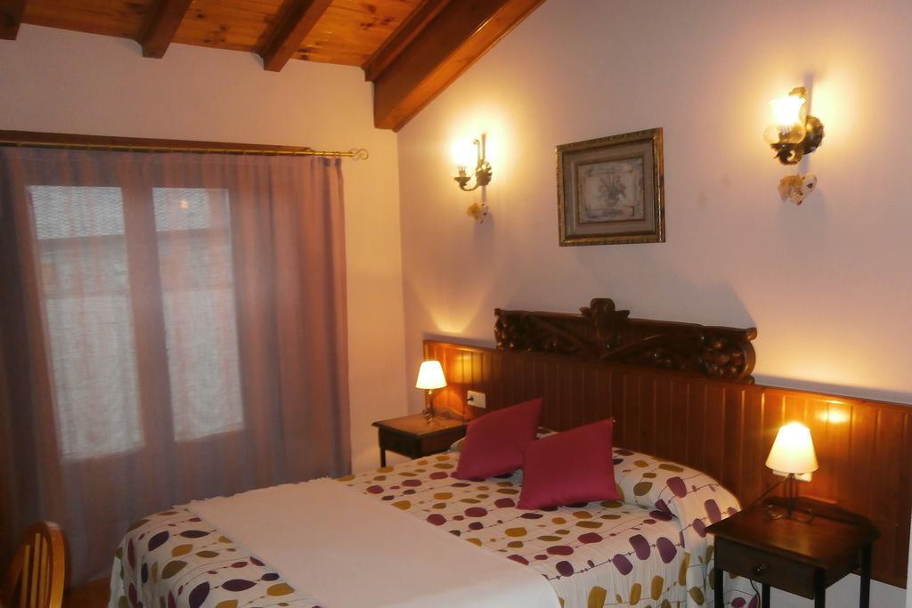 Cal Reus Guest House Ger Room photo